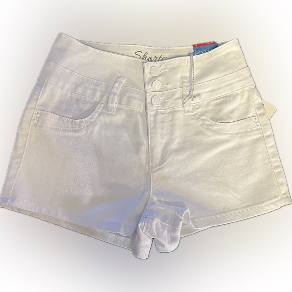 NWT YMI 3-button High Rise denim shorts. Size 3, Color: White